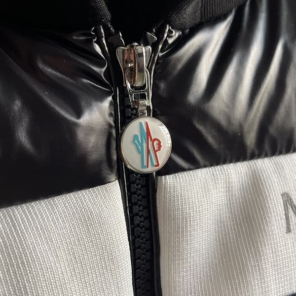 入手困難 モンクレール Felpa Aperta Padded コピー フーディ mob75064